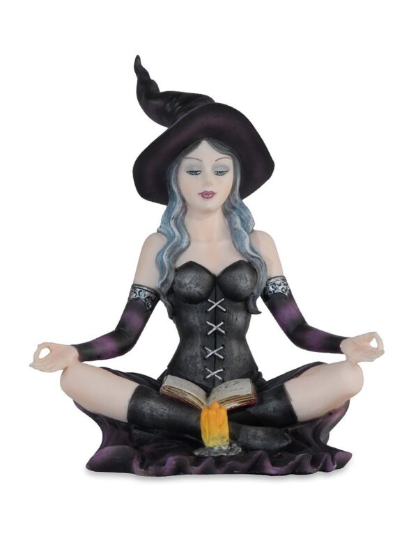 Dolly-Bruja Yoga